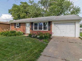 1506 S 8th St, Pekin, IL 61554