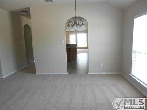 4th image of 602 Waterford St