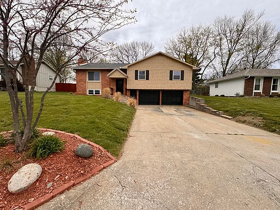 2nd image of 703 N Lake Dr