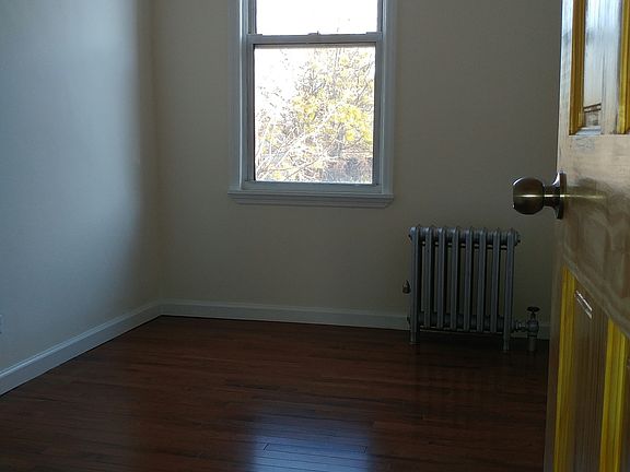 4th image of 2050 35th St