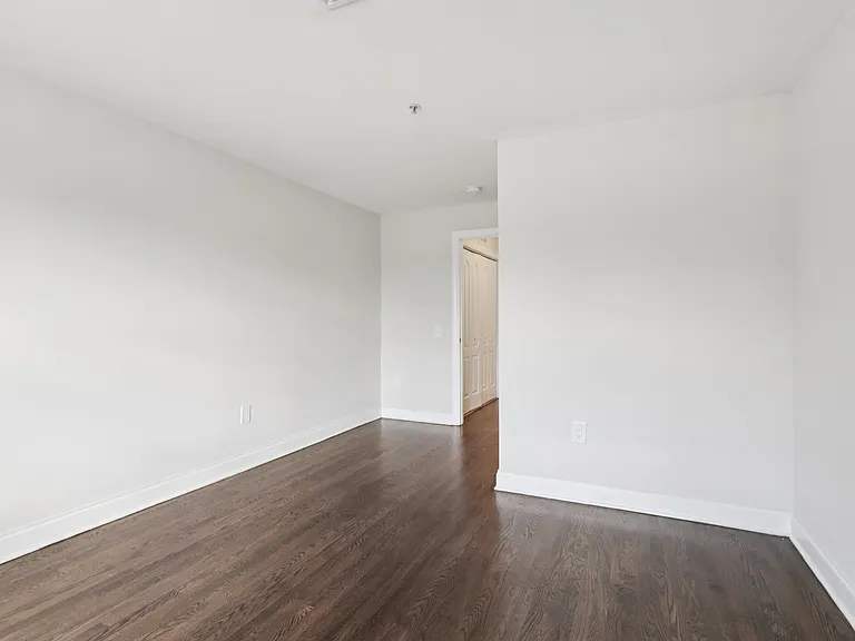Summit Ridge Luxury Apartments — Photo 77