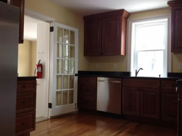 923 County Line Rd, Bryn Mawr, PA 19010