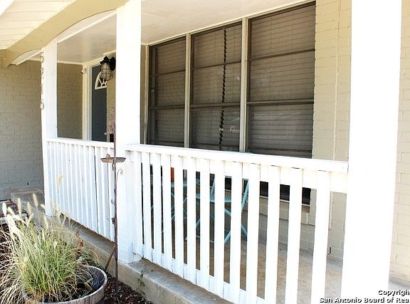 3rd image of 5216 Colebrook Dr