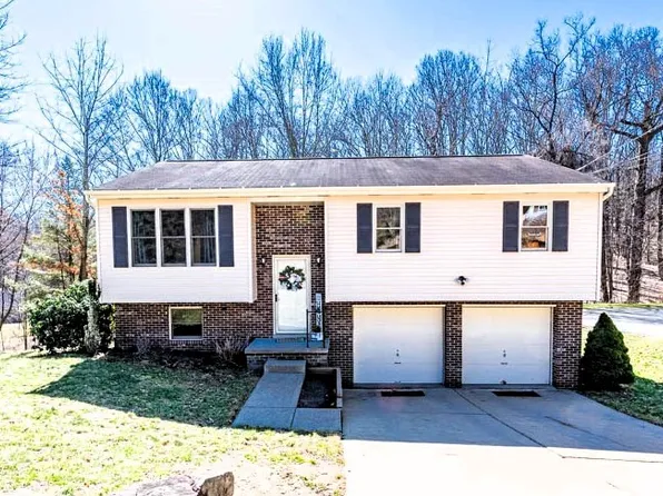 24 Lynmar Dr, Pittsburgh, PA 15209