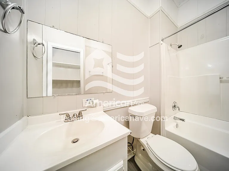 154285_013_wm_-_bathroom_13481125.jpg