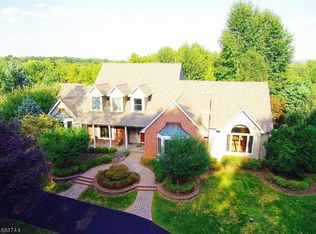 57 Sutton Farm Rd, Flemington, NJ 08822