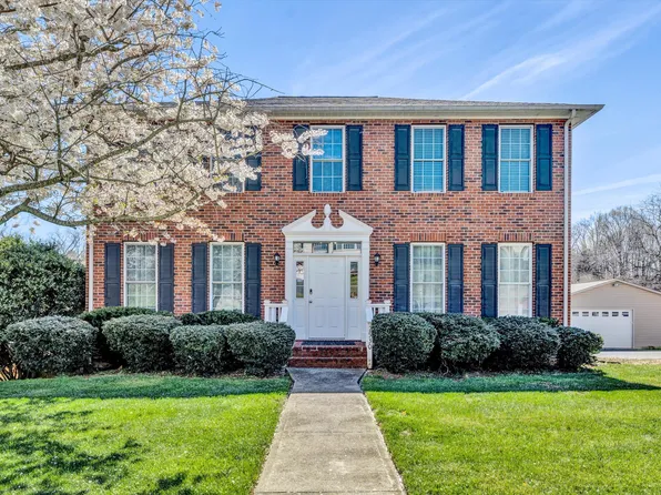 2530 Fountain Ln, Vinton, VA 24179