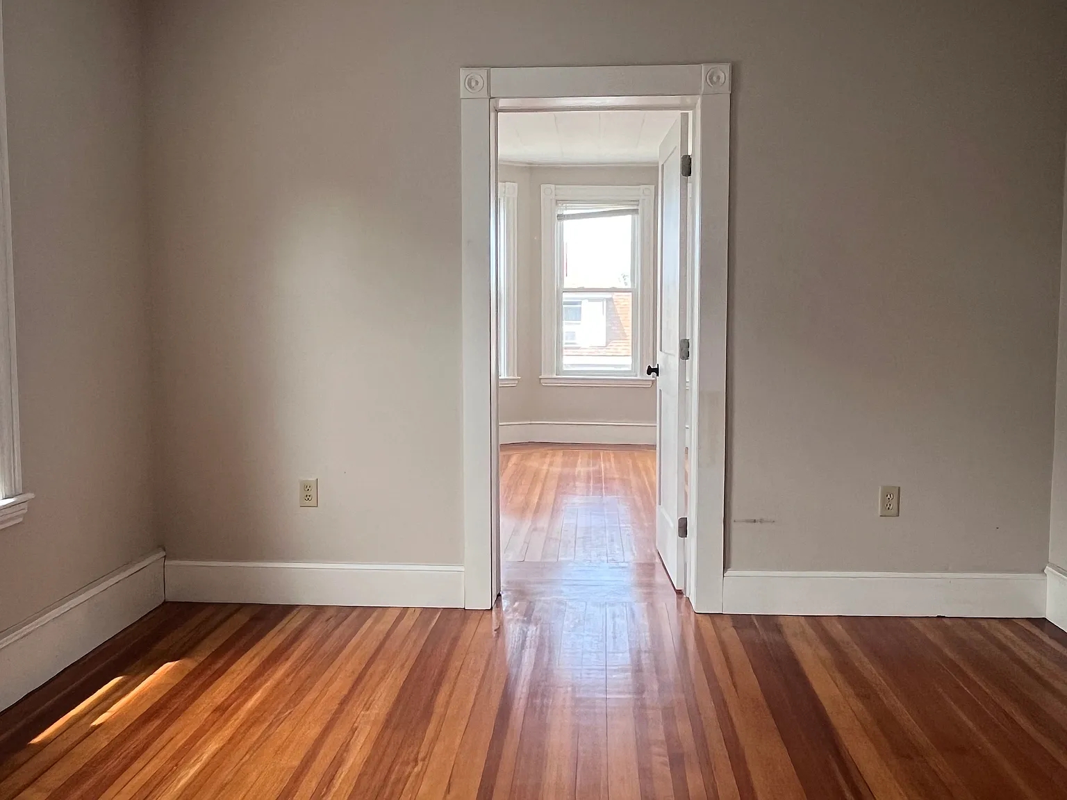 3 bed, 1200 sqft, $2,750 — Photo 3