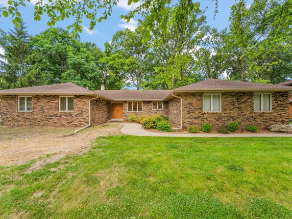 9454 Woodland Dr, Saint John, IN 46373