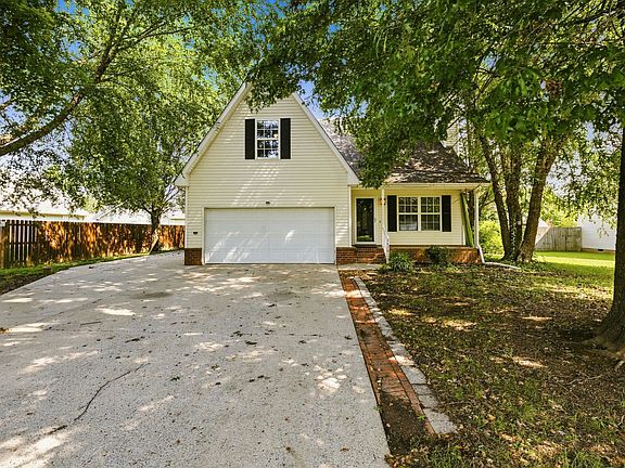 2nd image of 2820 Weybridge Dr