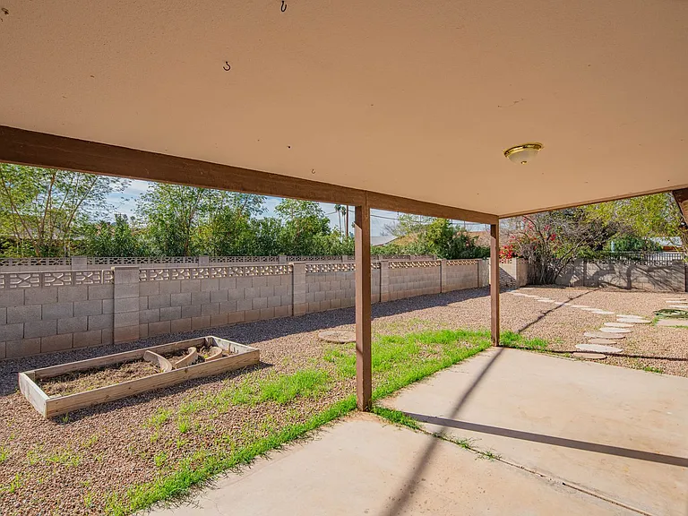1047 E Alameda Dr — Photo 15