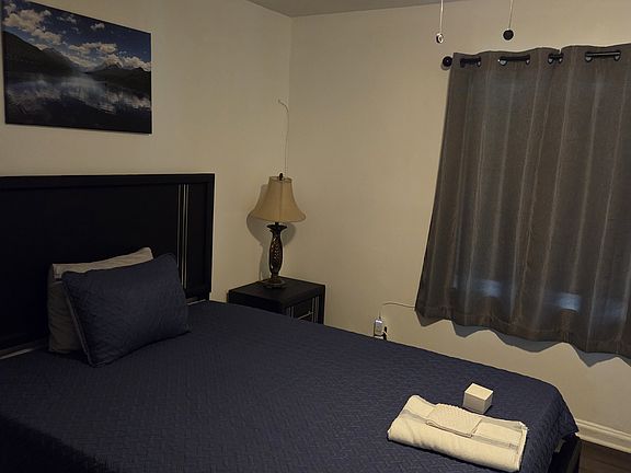 3rd image of 465 Denham St