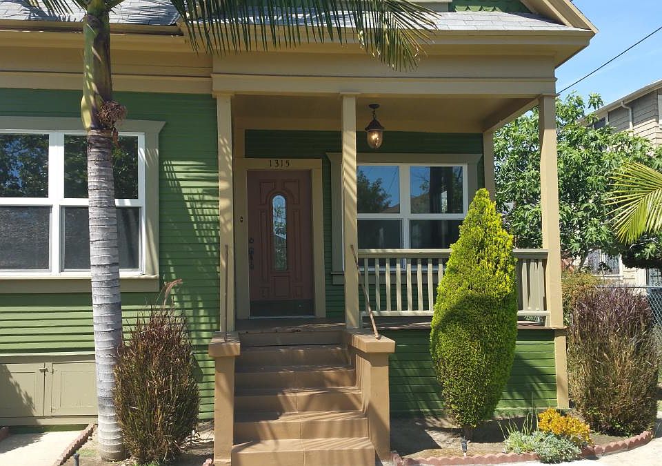 Porch-/great place to relax and enjoy :)
