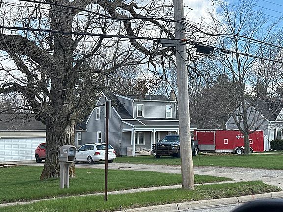 3rd image of 305 W Russell Rd