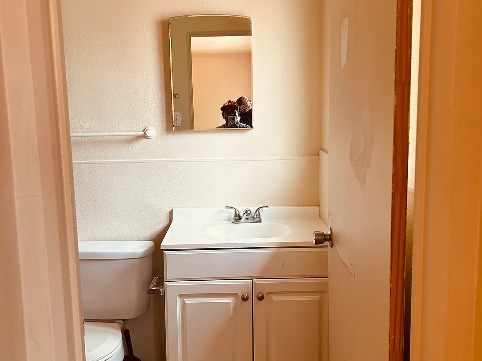 4623 S Broadway #1
