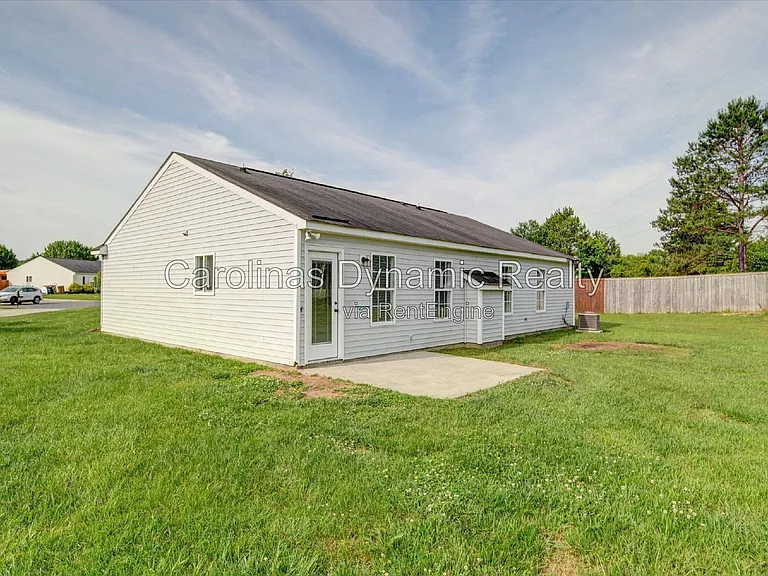 3702 Cardinal Bluff Ln — Photo 44