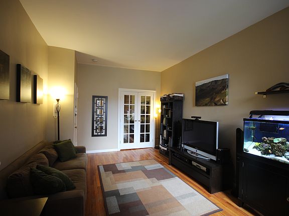 Living Room, Facing Bedroom