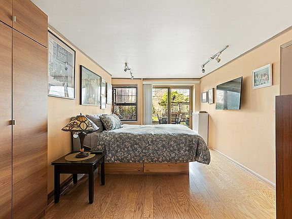 5th image of 181 Saint Marks Ave