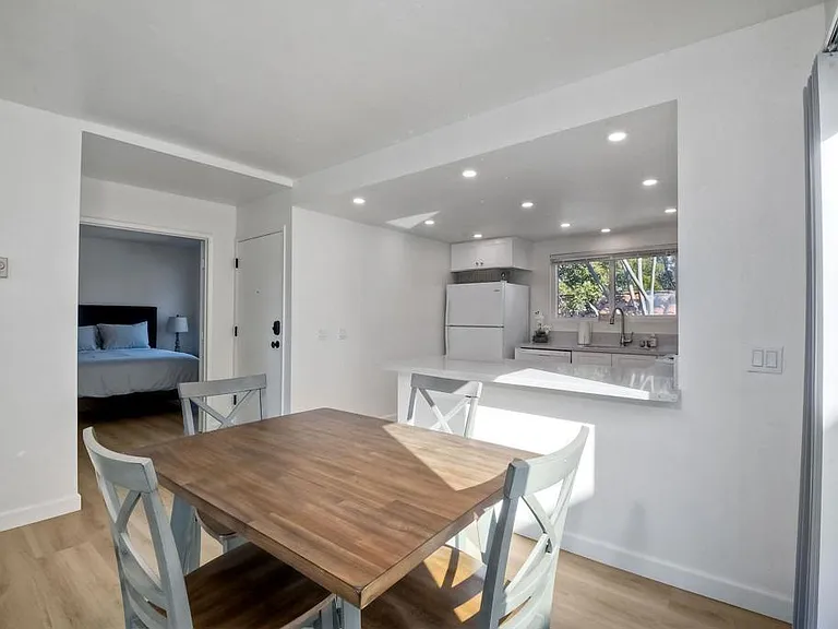 6675 Paseo Del Norte #B — Photo 8