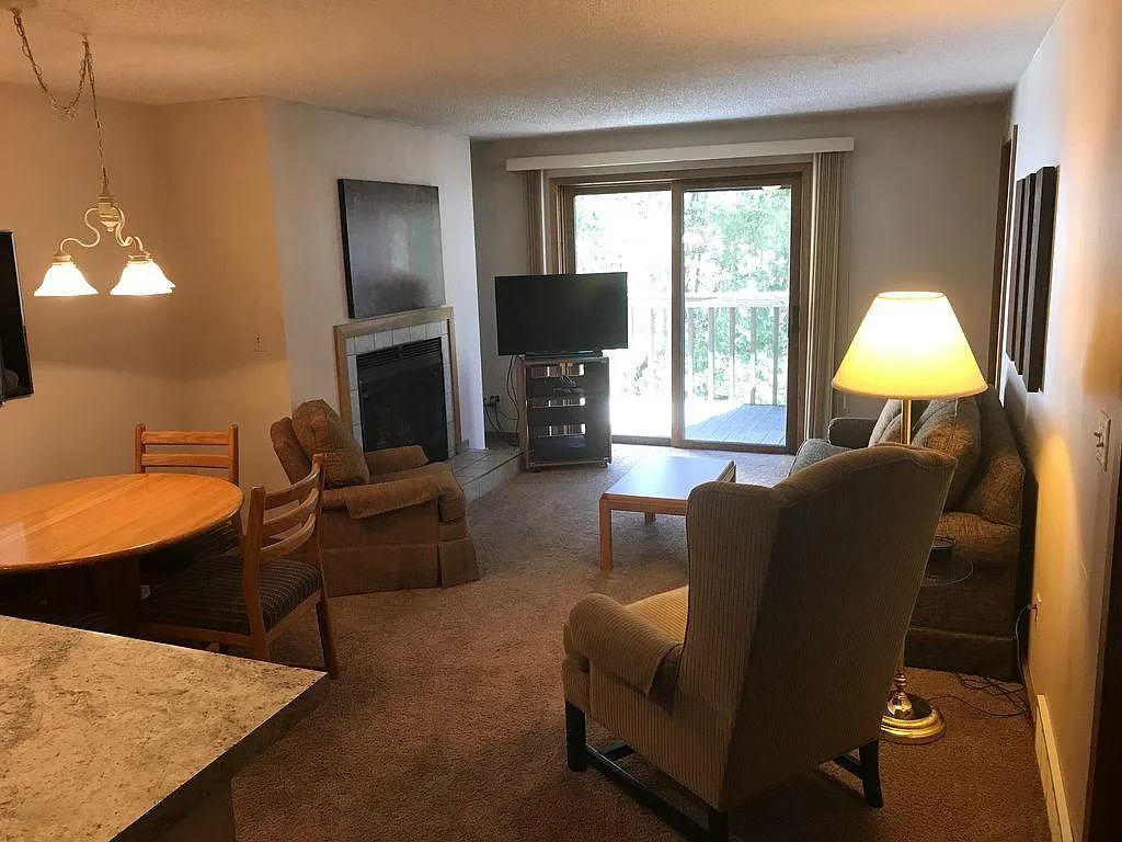 2 bed, 950 sqft, $1,500 — Photo 2