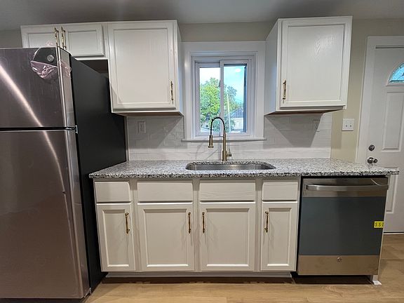 5th image of 114 S Bayly Ave #1