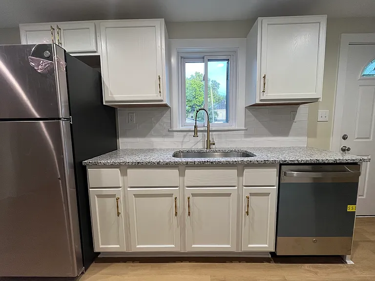 114 S Bayly Ave #1 — Photo 5