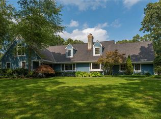 18 White Oak Tree Rd, Syosset, NY 11791