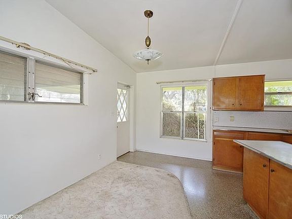 4th image of 1108 Grove Manor Dr