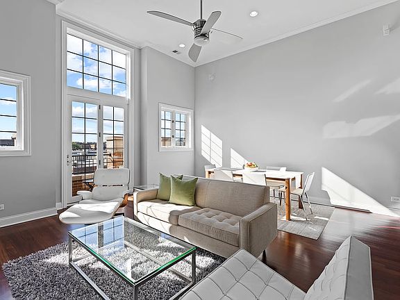 4th image of 1337 N Ashland Ave Suite 4