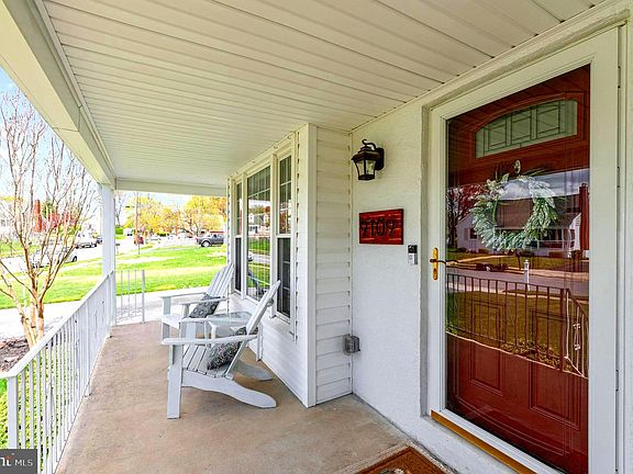 4th image of 9109 Yvonne Ave