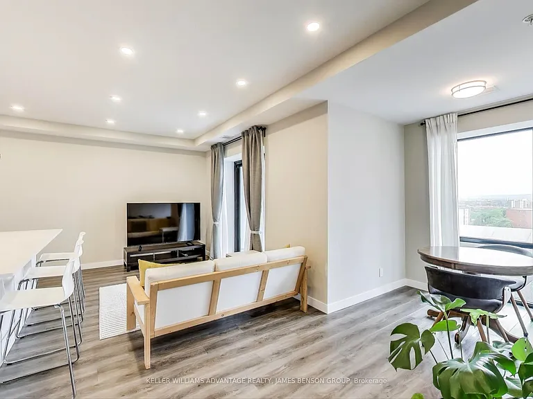 15 Queen St S #907 — Photo 8