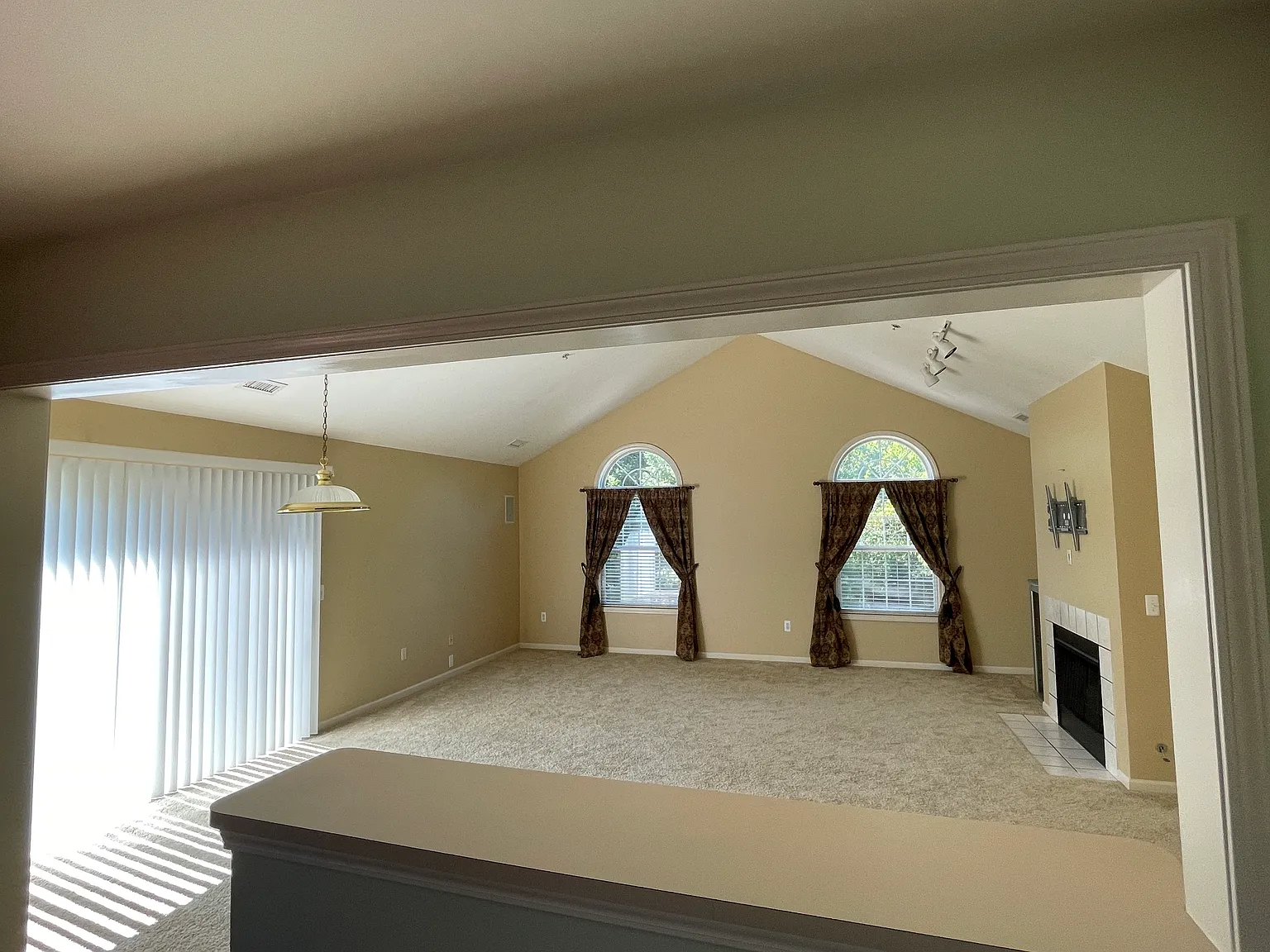 2 bed, 1580 sqft, $2,300 — Photo 2