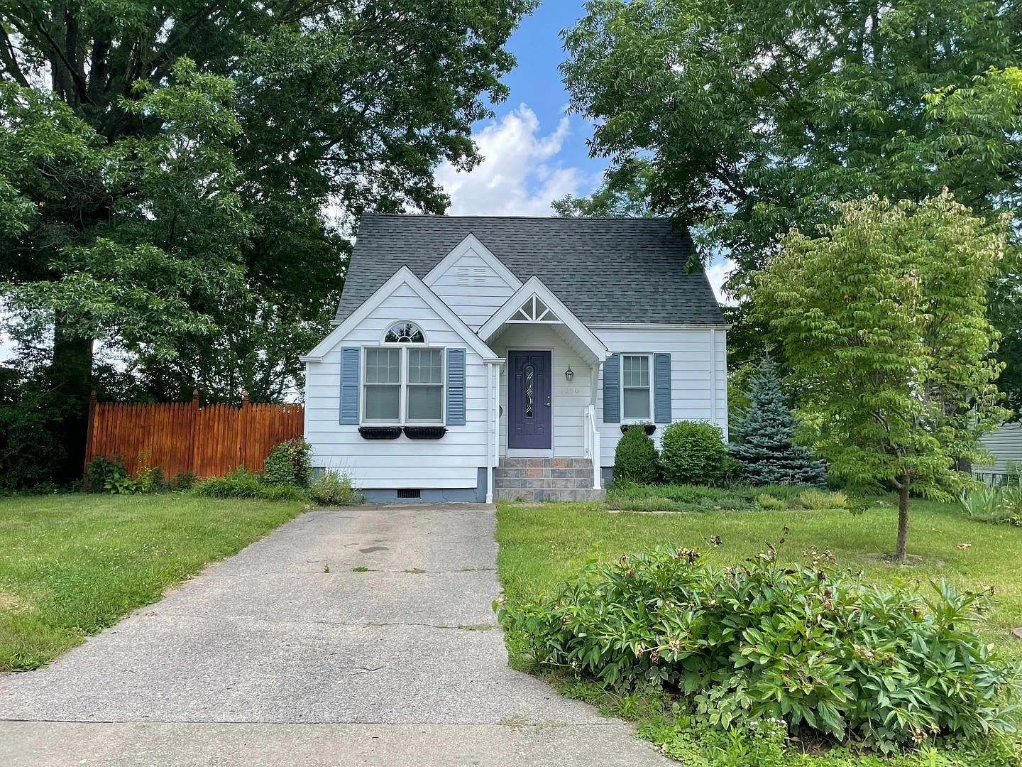 1260 Oxford Pl photo 1