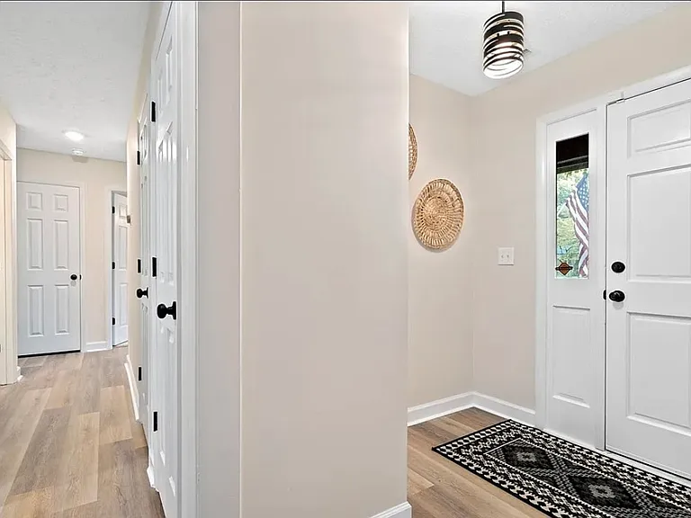 7028 Calamar Dr — Photo 2