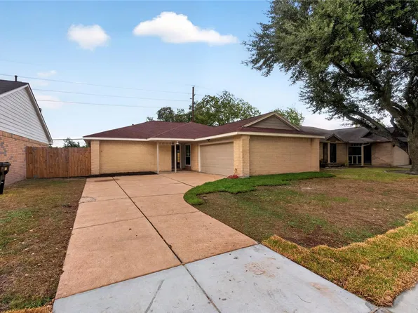 5526 Oak Falls Dr, Houston, TX 77066