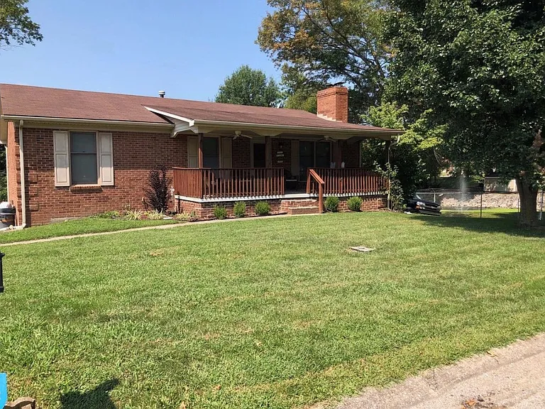 14 Robyn Dr — Photo 1