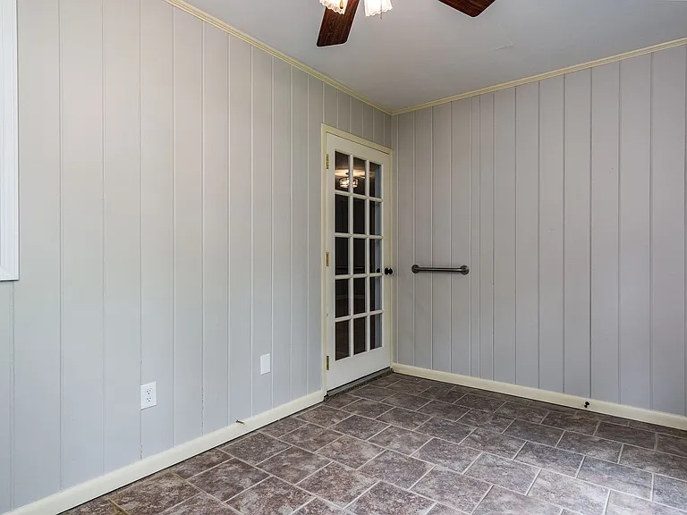 101 McCormick Cir — Photo 33