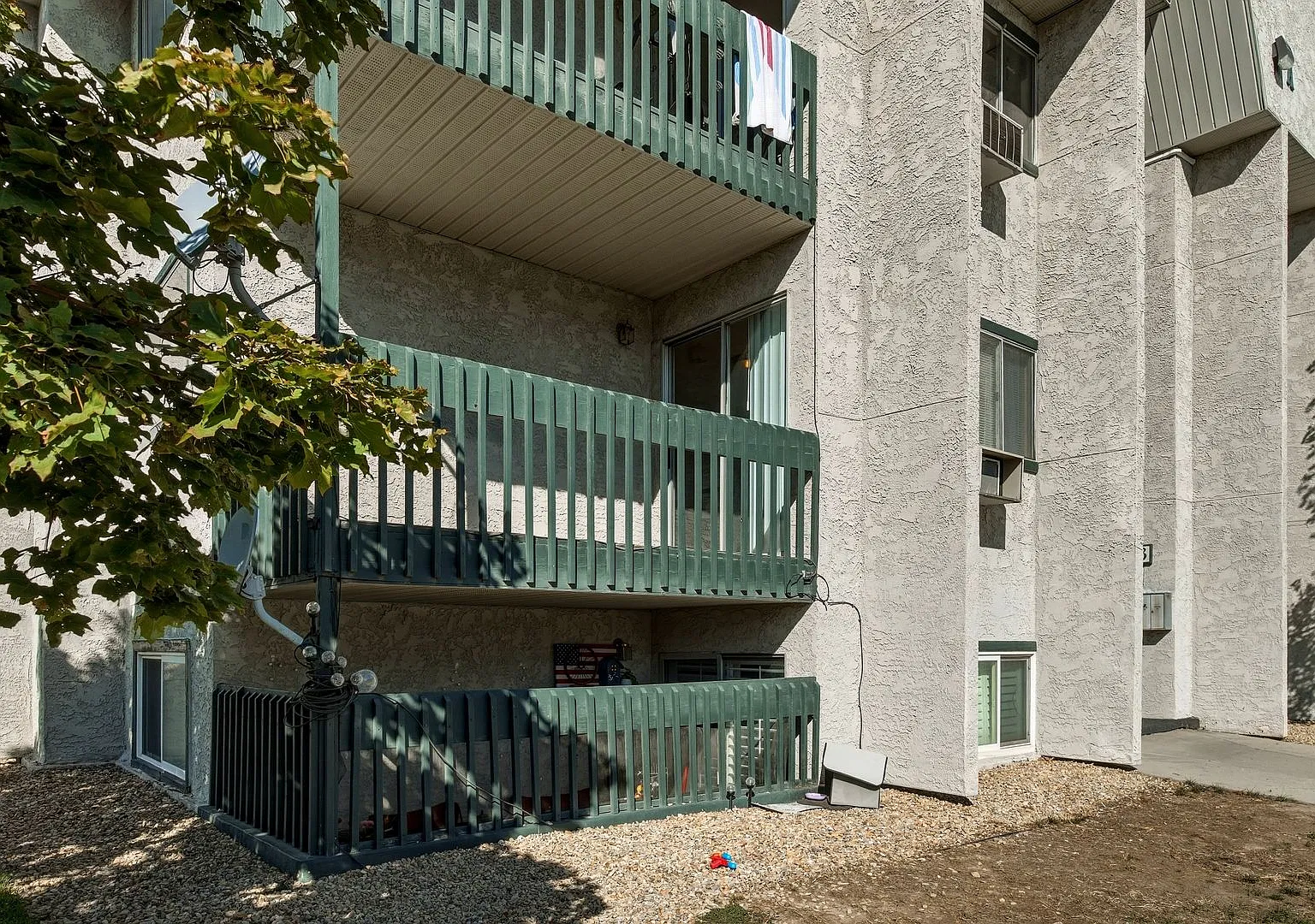 Awesome 3 Bed 2 Bath Condo Unit in Murray — Photo 1