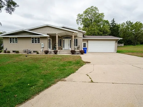 3935 Gilbertville Rd, Waterloo, IA 50701