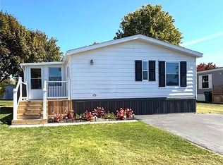 41 Roadside Dr, Hamlin, NY 14464