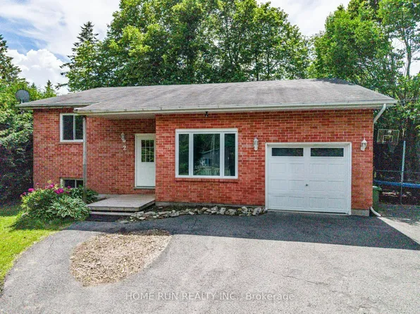 2 Caribou Ave, Ottawa, ON K2S 1M5