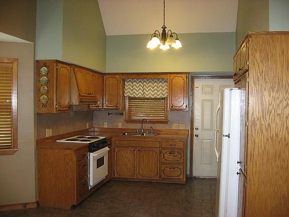 3rd image of 9237 Windy Hill Dr