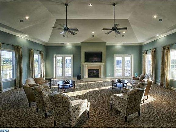 5th image of 2682 Iris Ln