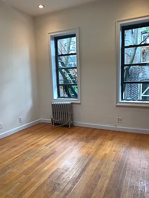 Rented by Chartwell Manhattan Realty | media 4