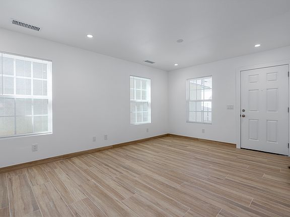 4th image of 221 S Ross St