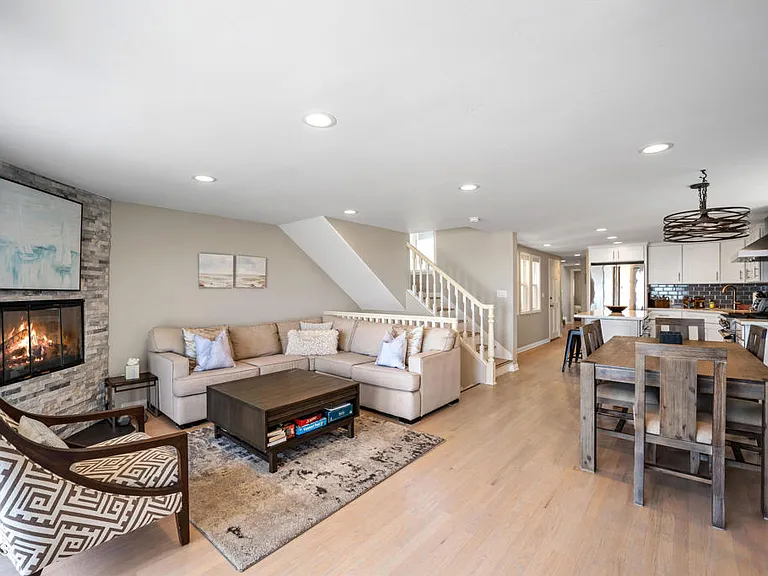 305 Ocean Dr — Photo 11