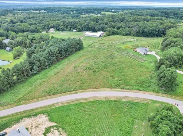 2 Mockingbi Rd, Granville, OH 43023