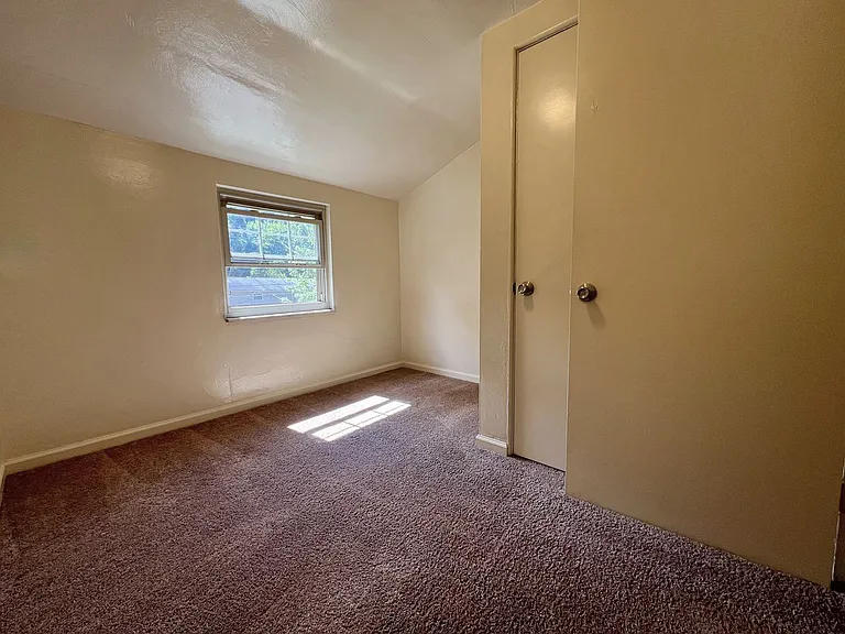918 Sleepy Hollow Rd — Photo 11