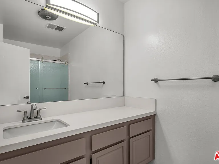 406 N Oakhurst Dr #202 — Photo 22