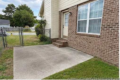 3 bed, 2.0 bath, 1263 sqft, $1,595 — Photo 2